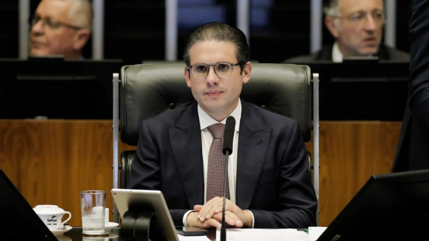  Câmara envia pedido de suspensão para deputados após obstrução