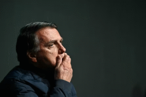 Além da detenção em casa, Bolsonaro também está proibido de receber visitas