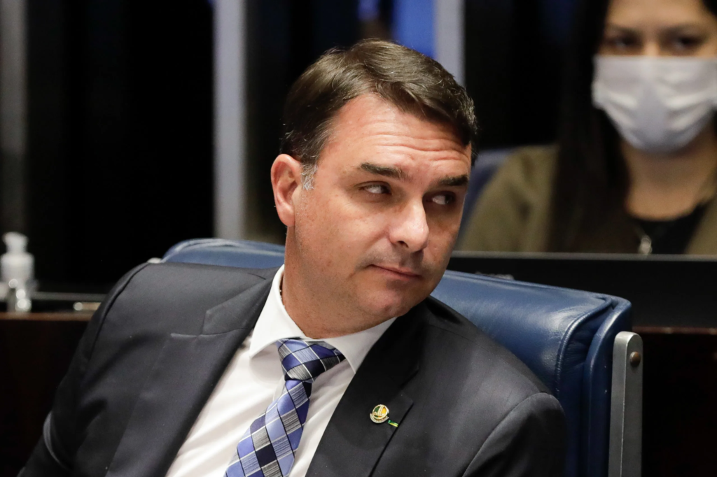 image-1-1024x682 Flávio Bolsonaro em foco: como o senador Flávio Bolsonaro tenta garantir legado do bolsonarismo; ex-presidente Jair Bolsonaro escolheu filho mais velho para pré-candidato ao Planalto e pode afastar eleitores